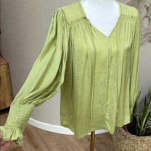 Sateen Long Sleeve Poets Blouse In Matcha Green